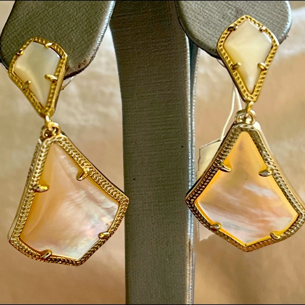 NWT Kendra Scott RARE & Retired Alexa Earrings Ivory Pearl & Yellow Gold GORG! - Picture 6 of 9